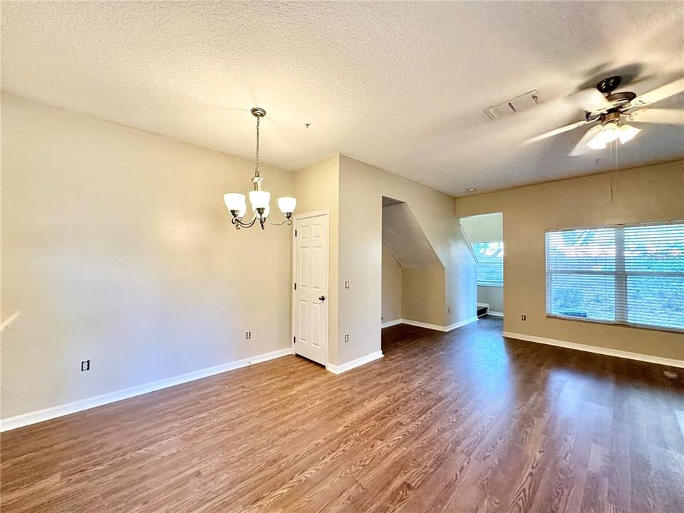 For Rent: $2,050 (3 beds, 2 baths, 1806 Square Feet)