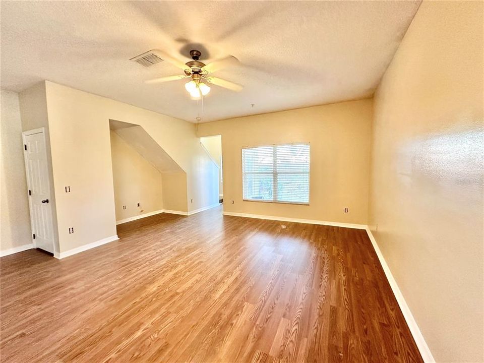For Rent: $2,050 (3 beds, 2 baths, 1806 Square Feet)