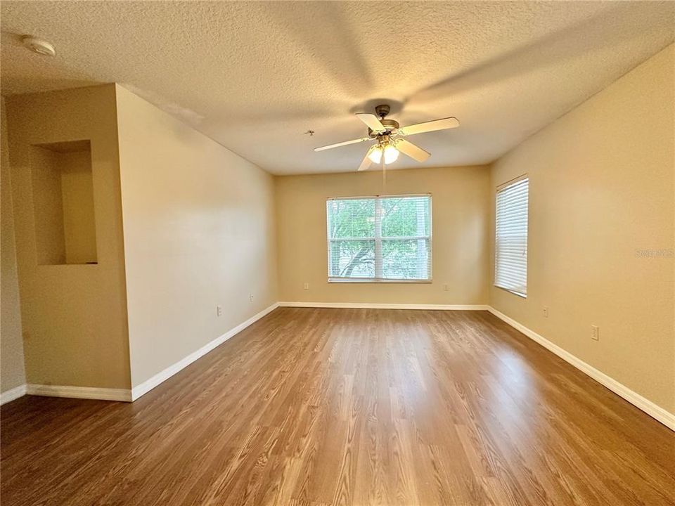 For Rent: $2,050 (3 beds, 2 baths, 1806 Square Feet)