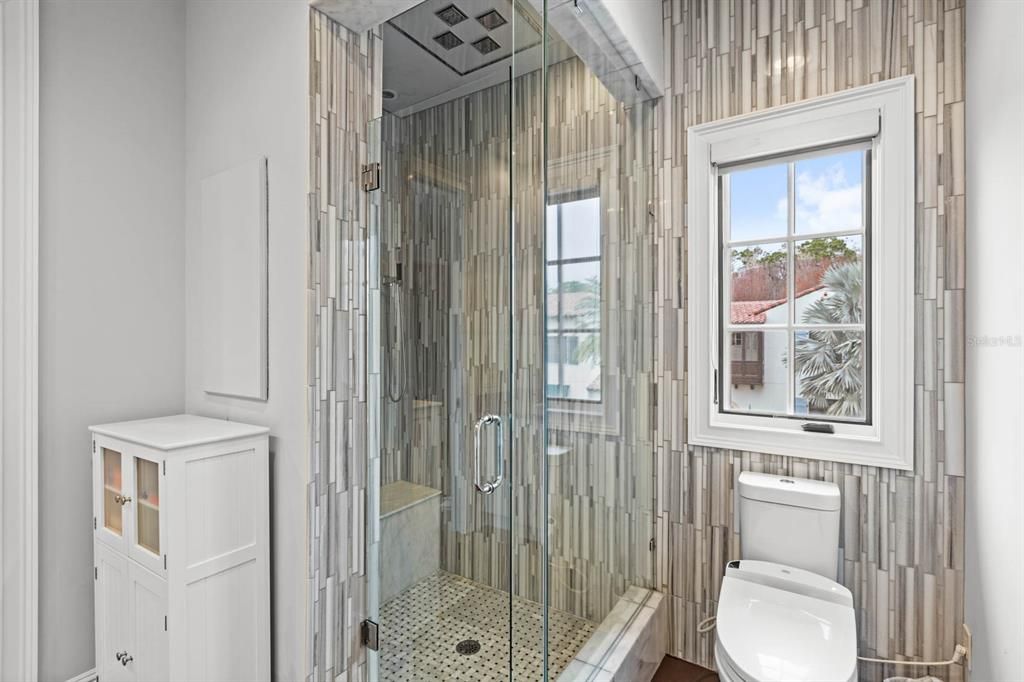 En Venta: $5,950,000 (6 camas, 6 baños, 4668 Pies cuadrados)