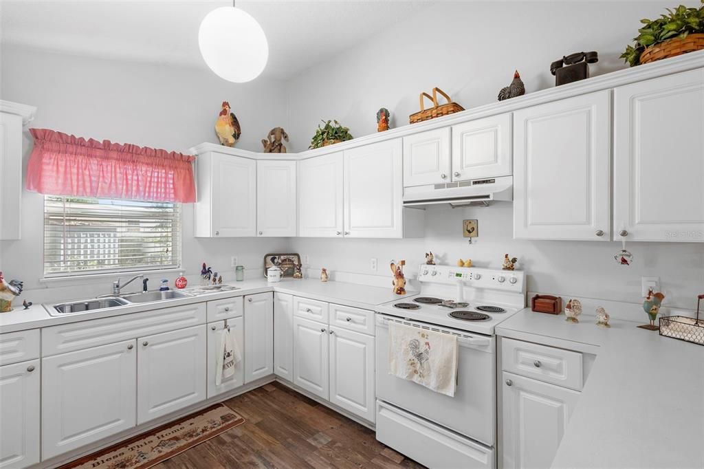 For Sale: $679,900 (5 beds, 3 baths, 2634 Square Feet)