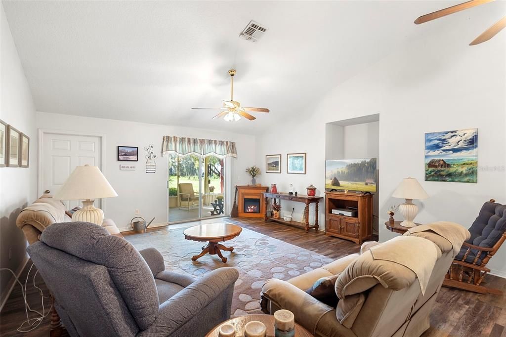 For Sale: $679,900 (5 beds, 3 baths, 2634 Square Feet)