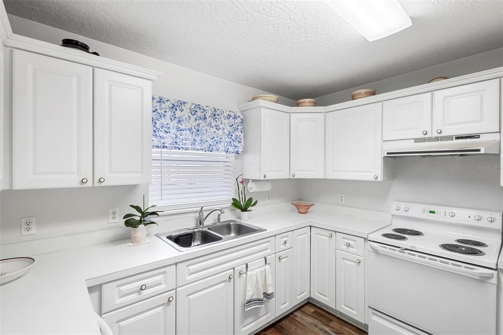 For Sale: $679,900 (5 beds, 3 baths, 2634 Square Feet)