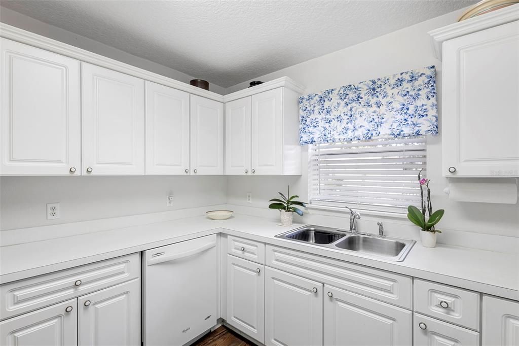 For Sale: $679,900 (5 beds, 3 baths, 2634 Square Feet)