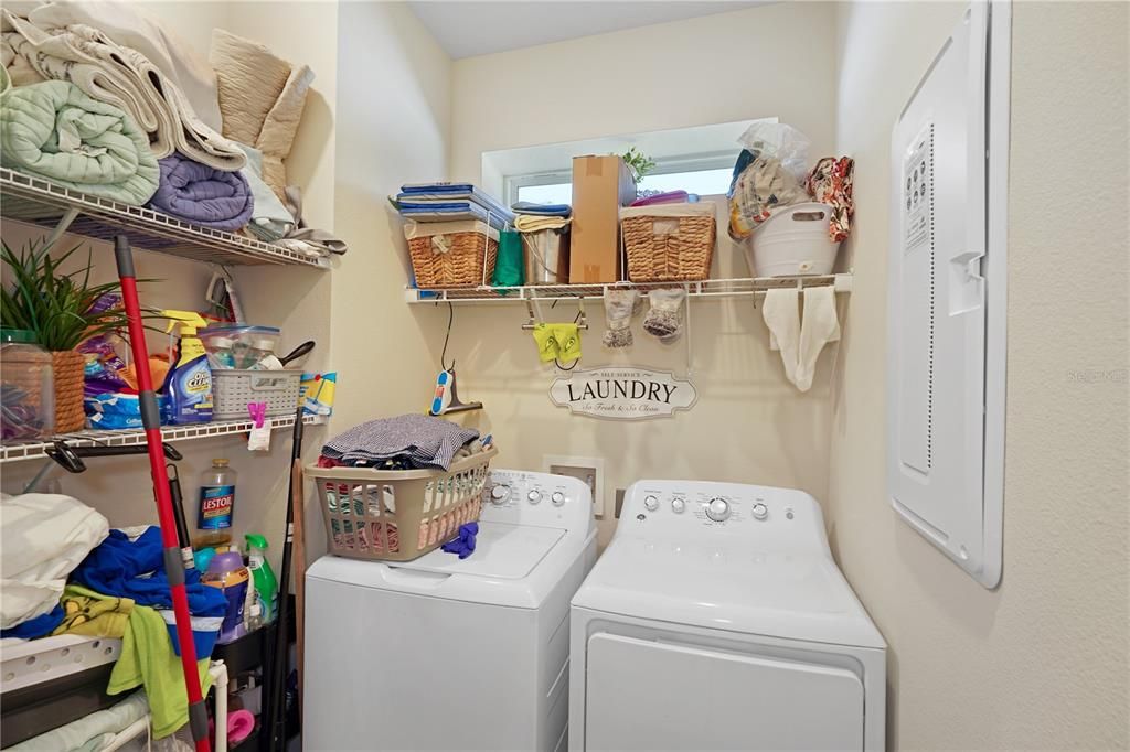 For Sale: $355,000 (3 beds, 2 baths, 1559 Square Feet)