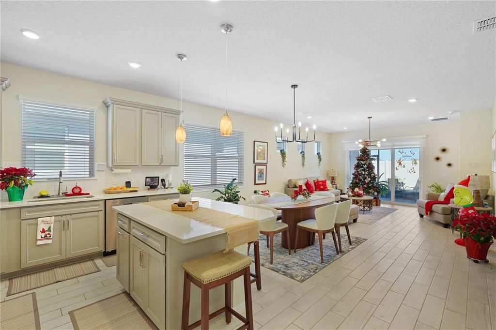 For Sale: $355,000 (3 beds, 2 baths, 1559 Square Feet)