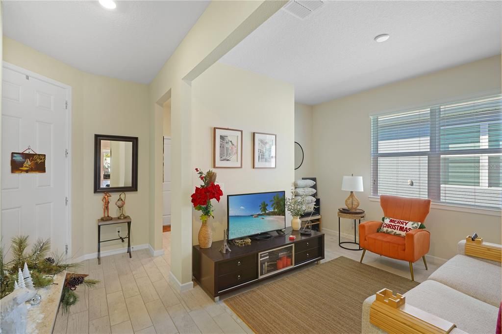 For Sale: $355,000 (3 beds, 2 baths, 1559 Square Feet)