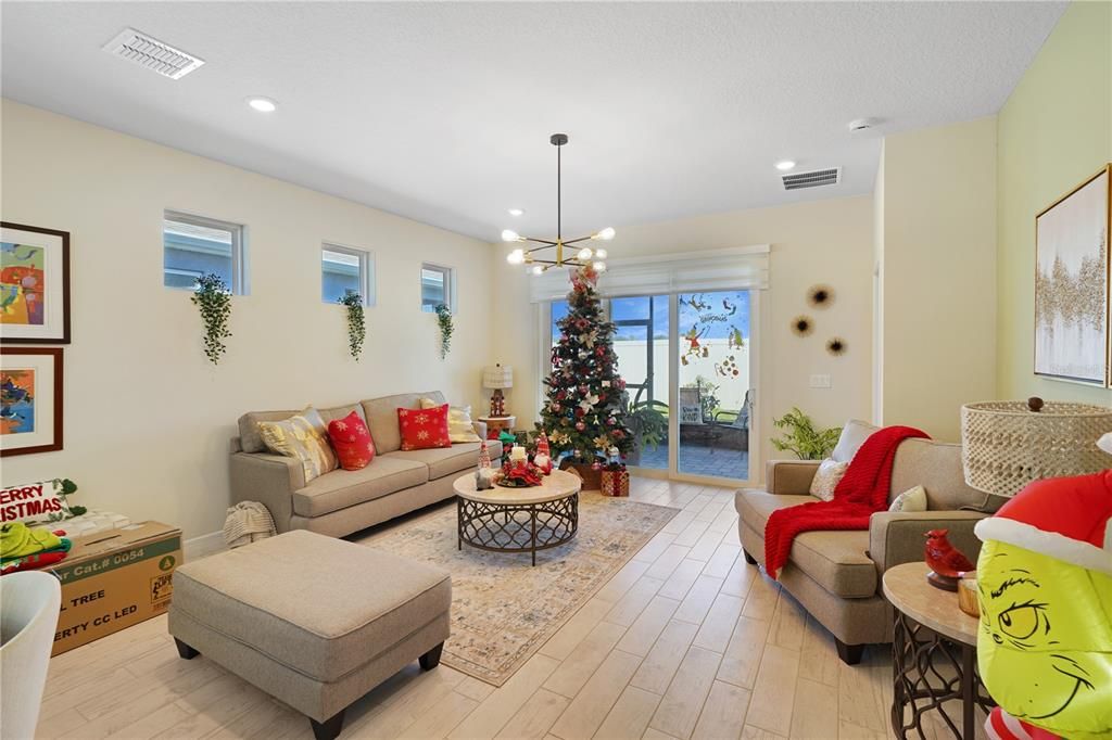 For Sale: $355,000 (3 beds, 2 baths, 1559 Square Feet)