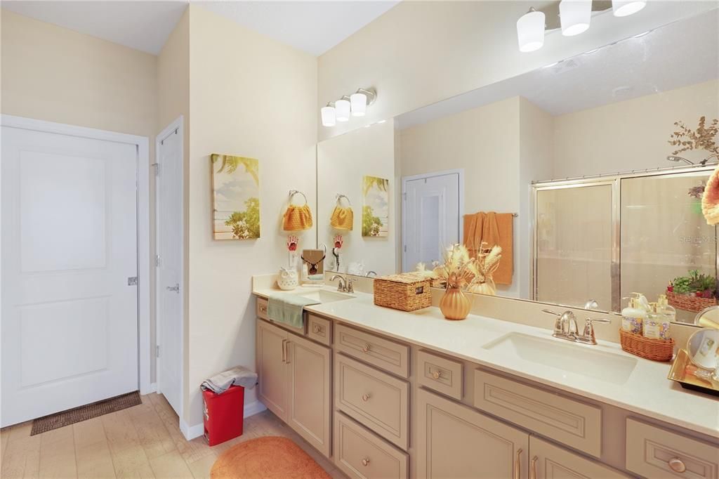 For Sale: $355,000 (3 beds, 2 baths, 1559 Square Feet)