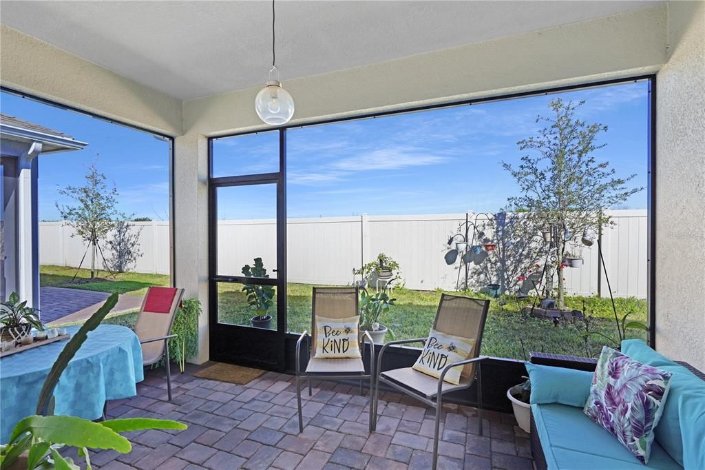 For Sale: $355,000 (3 beds, 2 baths, 1559 Square Feet)