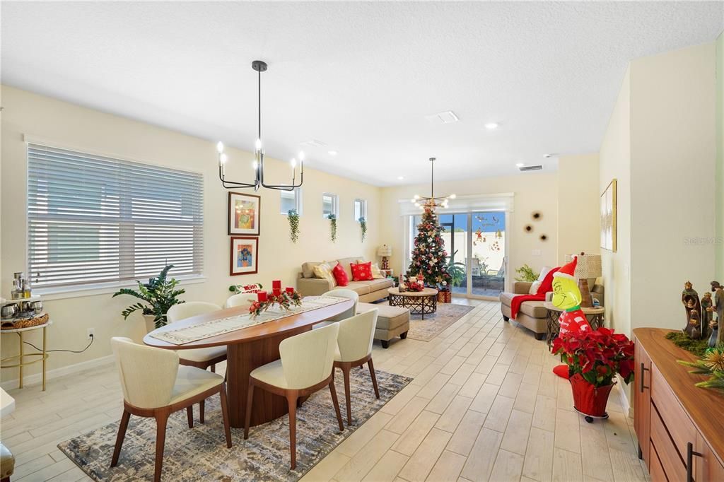 For Sale: $355,000 (3 beds, 2 baths, 1559 Square Feet)