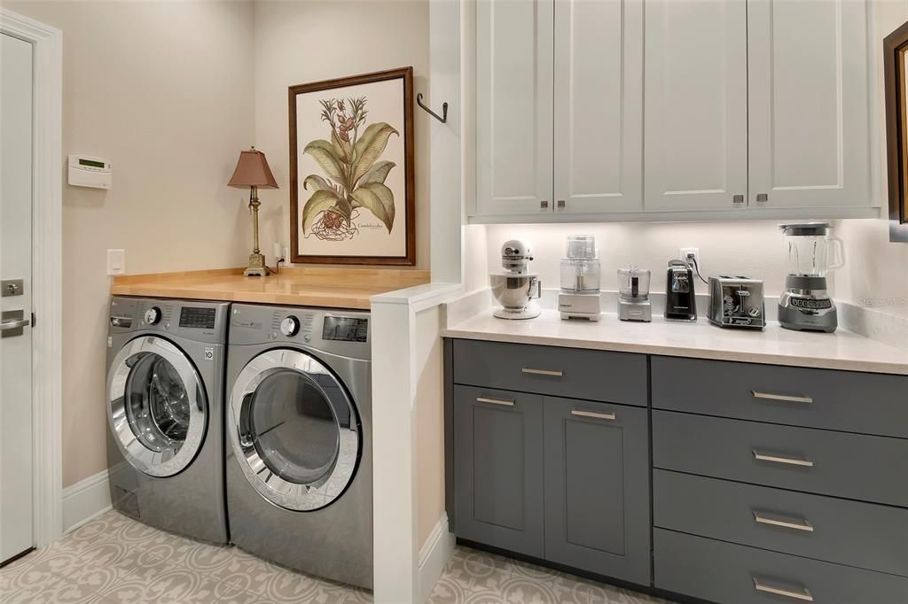 En Venta: $699,900 (3 camas, 3 baños, 2936 Pies cuadrados)