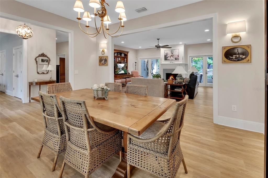 En Venta: $699,900 (3 camas, 3 baños, 2936 Pies cuadrados)