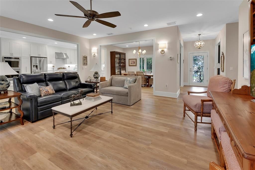 En Venta: $699,900 (3 camas, 3 baños, 2936 Pies cuadrados)