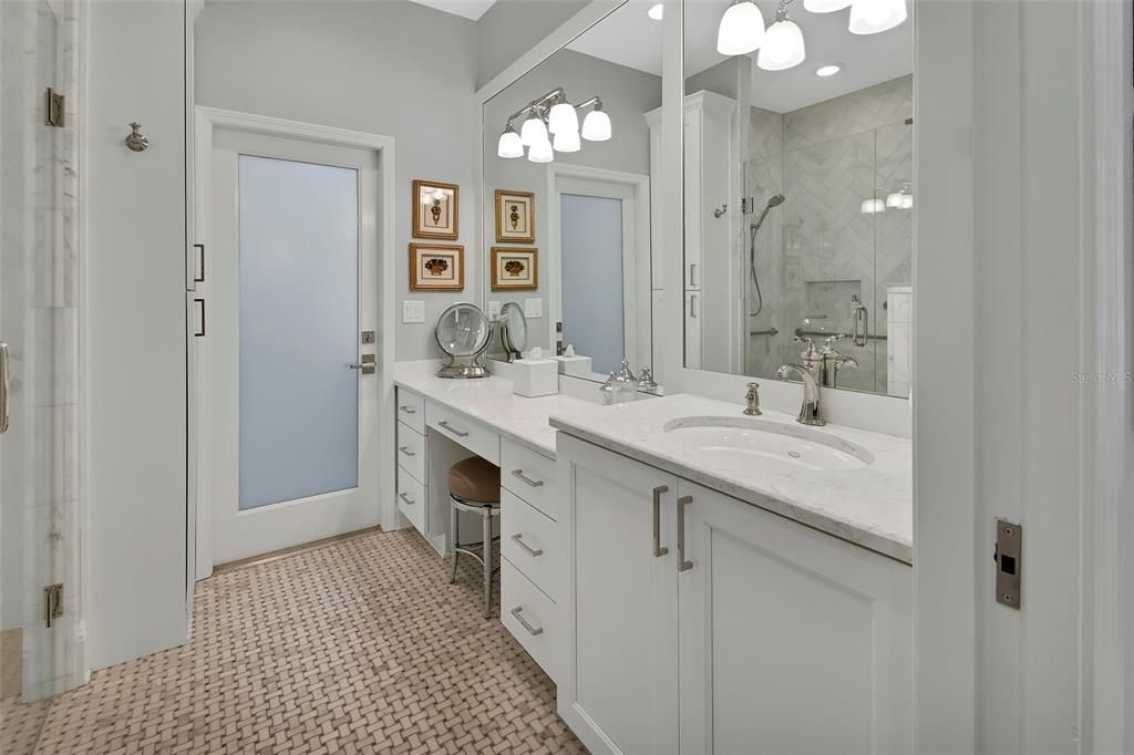 En Venta: $699,900 (3 camas, 3 baños, 2936 Pies cuadrados)