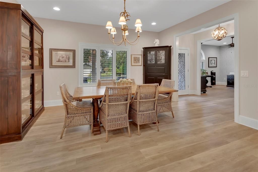 En Venta: $699,900 (3 camas, 3 baños, 2936 Pies cuadrados)