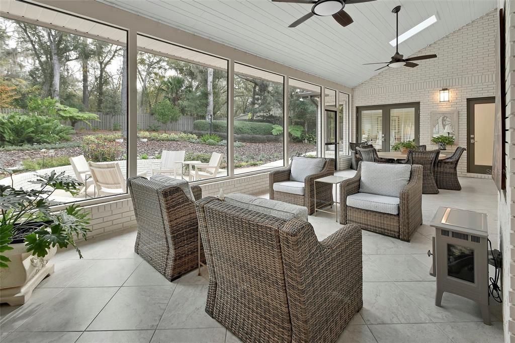 En Venta: $699,900 (3 camas, 3 baños, 2936 Pies cuadrados)