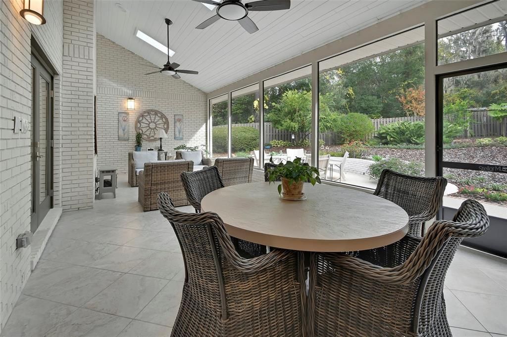 En Venta: $699,900 (3 camas, 3 baños, 2936 Pies cuadrados)