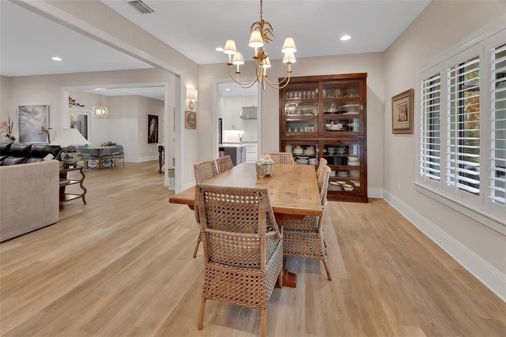 En Venta: $699,900 (3 camas, 3 baños, 2936 Pies cuadrados)