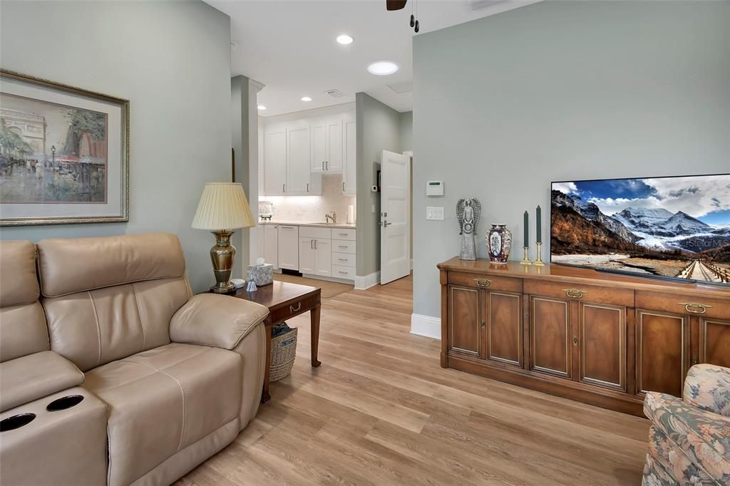 En Venta: $699,900 (3 camas, 3 baños, 2936 Pies cuadrados)