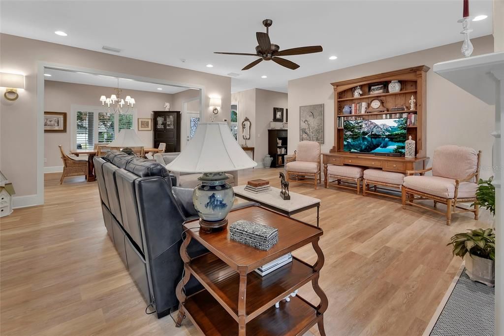 En Venta: $699,900 (3 camas, 3 baños, 2936 Pies cuadrados)