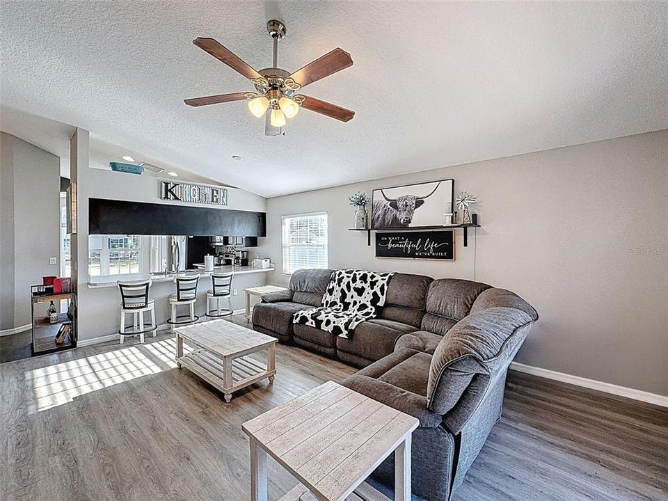 En Venta: $335,000 (3 camas, 2 baños, 1413 Pies cuadrados)