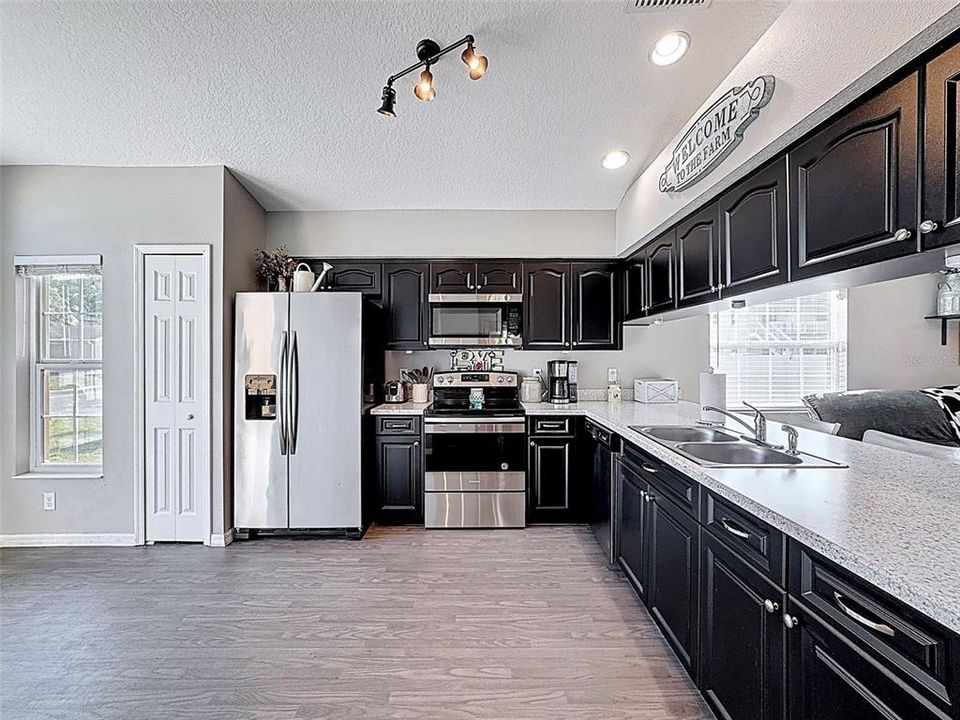 En Venta: $335,000 (3 camas, 2 baños, 1413 Pies cuadrados)