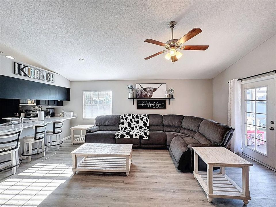 En Venta: $335,000 (3 camas, 2 baños, 1413 Pies cuadrados)