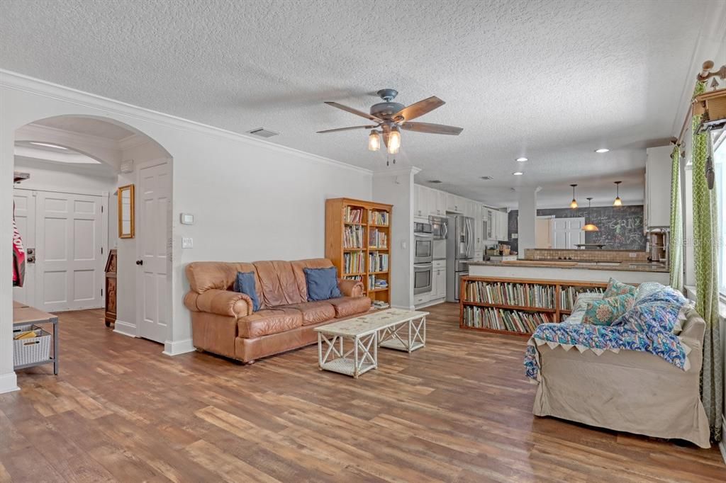 En Venta: $520,000 (4 camas, 2 baños, 2036 Pies cuadrados)