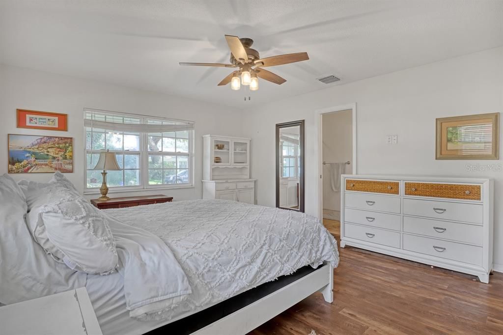 En Venta: $520,000 (4 camas, 2 baños, 2036 Pies cuadrados)