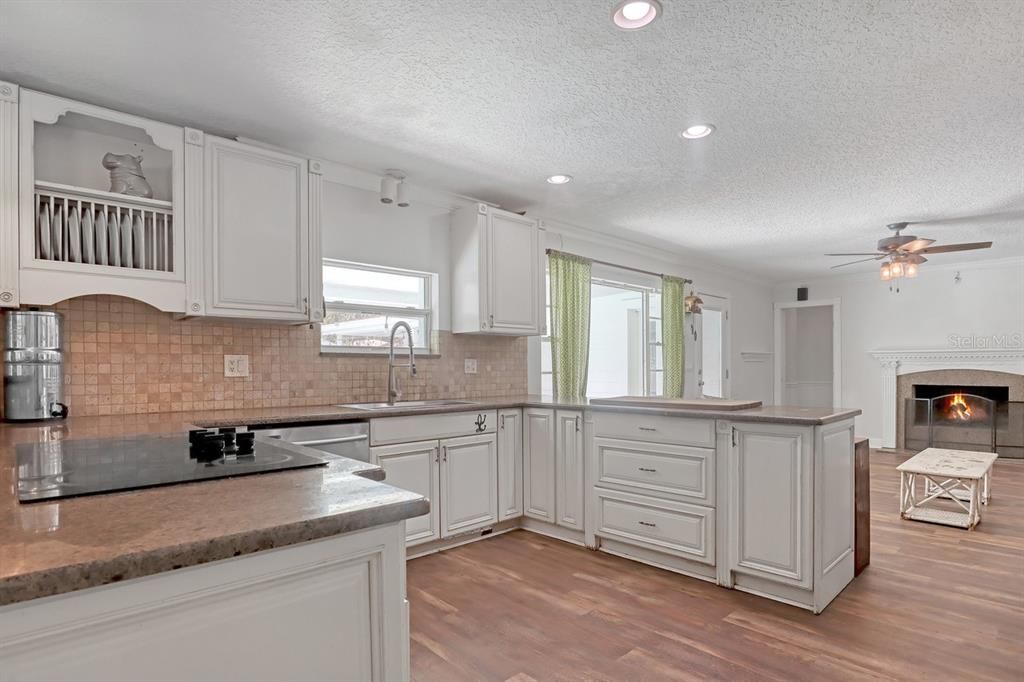 En Venta: $520,000 (4 camas, 2 baños, 2036 Pies cuadrados)