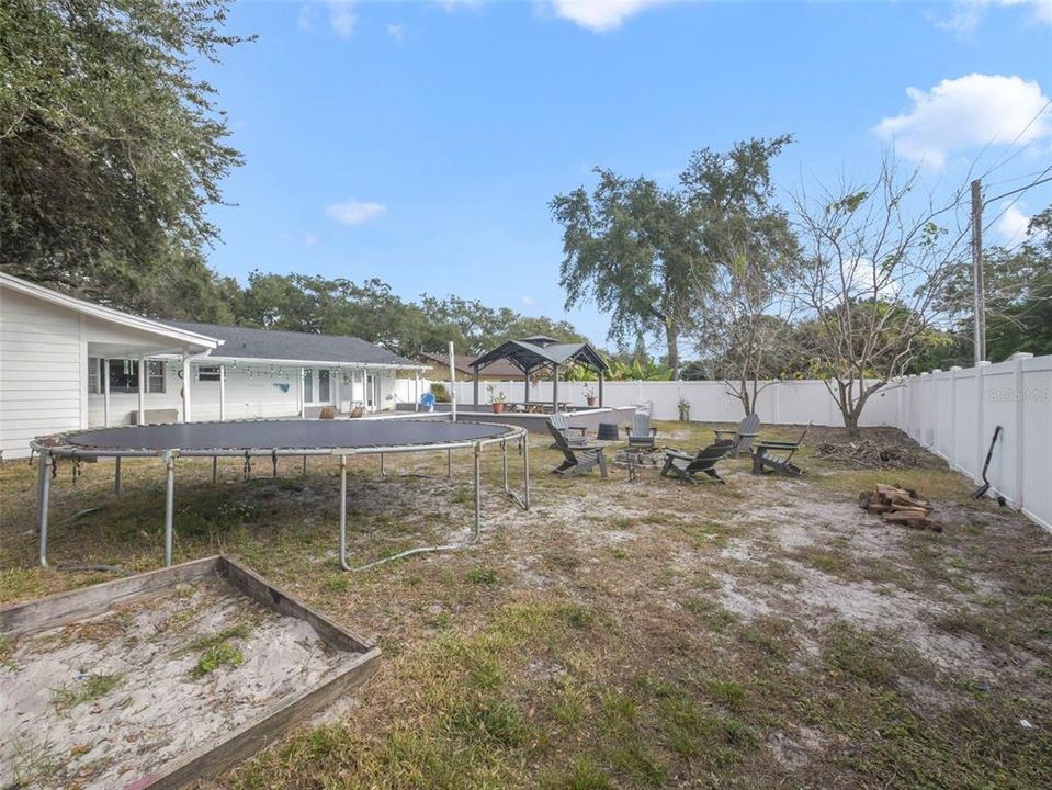 На продажу: $515,000 (4 спален, 2 ванн, 2036 Квадратных фут)