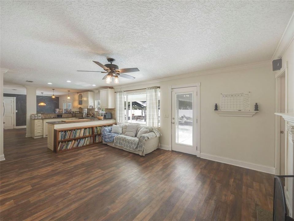 На продажу: $515,000 (4 спален, 2 ванн, 2036 Квадратных фут)