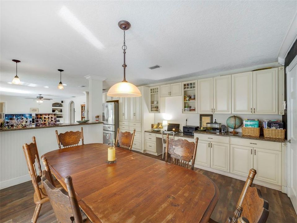 На продажу: $515,000 (4 спален, 2 ванн, 2036 Квадратных фут)