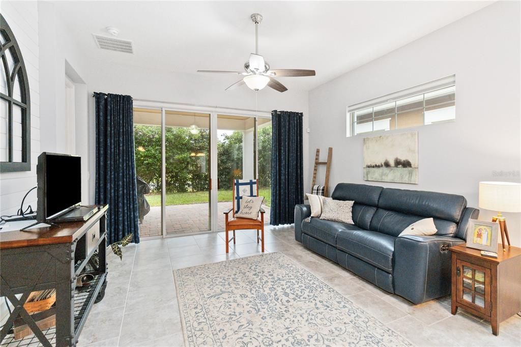 For Sale: $300,000 (2 beds, 2 baths, 1351 Square Feet)