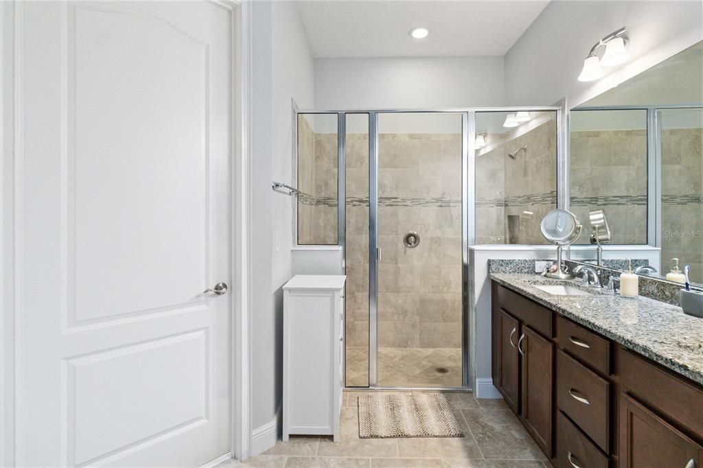 For Sale: $300,000 (2 beds, 2 baths, 1351 Square Feet)