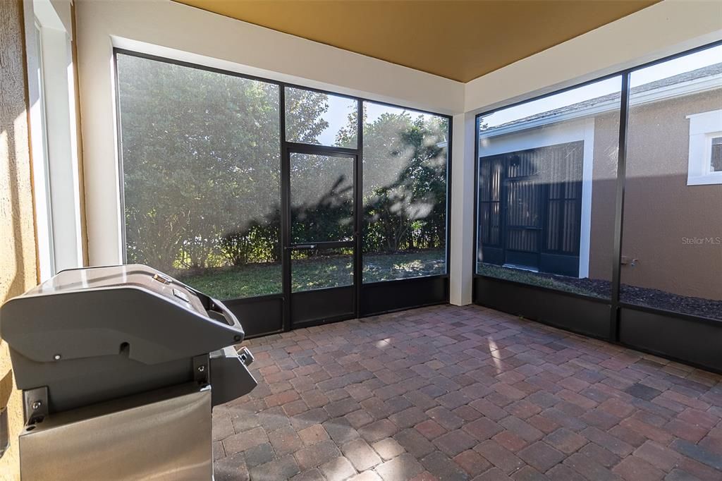 For Sale: $300,000 (2 beds, 2 baths, 1351 Square Feet)