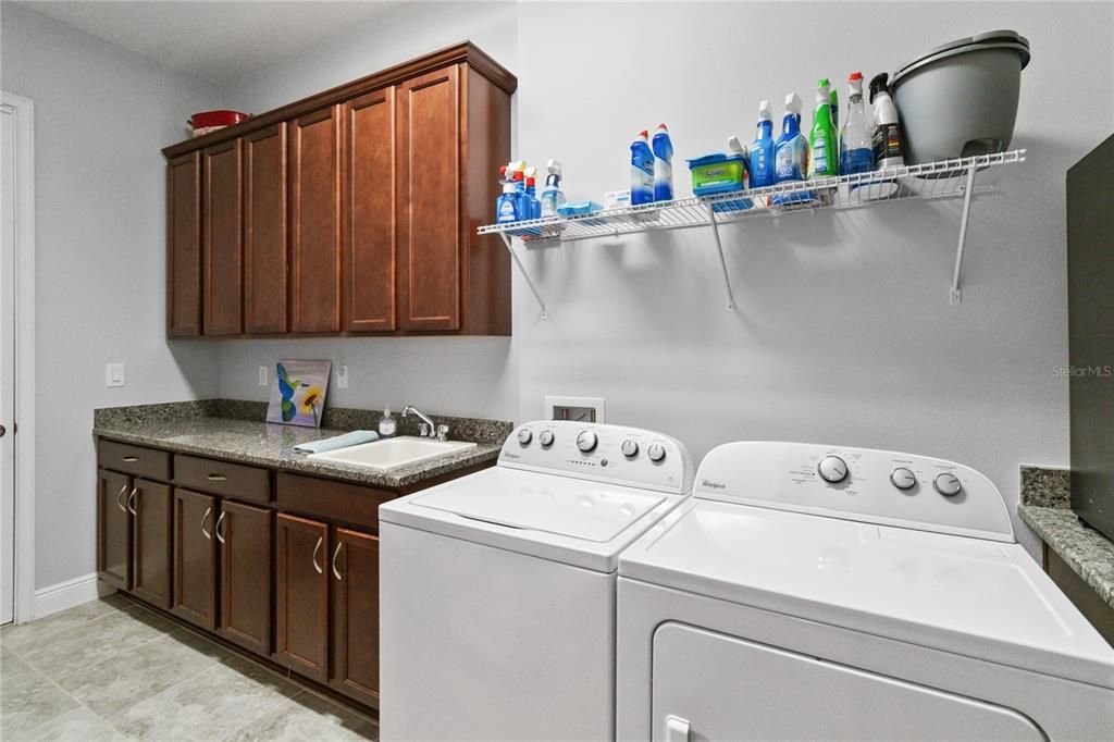 For Sale: $300,000 (2 beds, 2 baths, 1351 Square Feet)