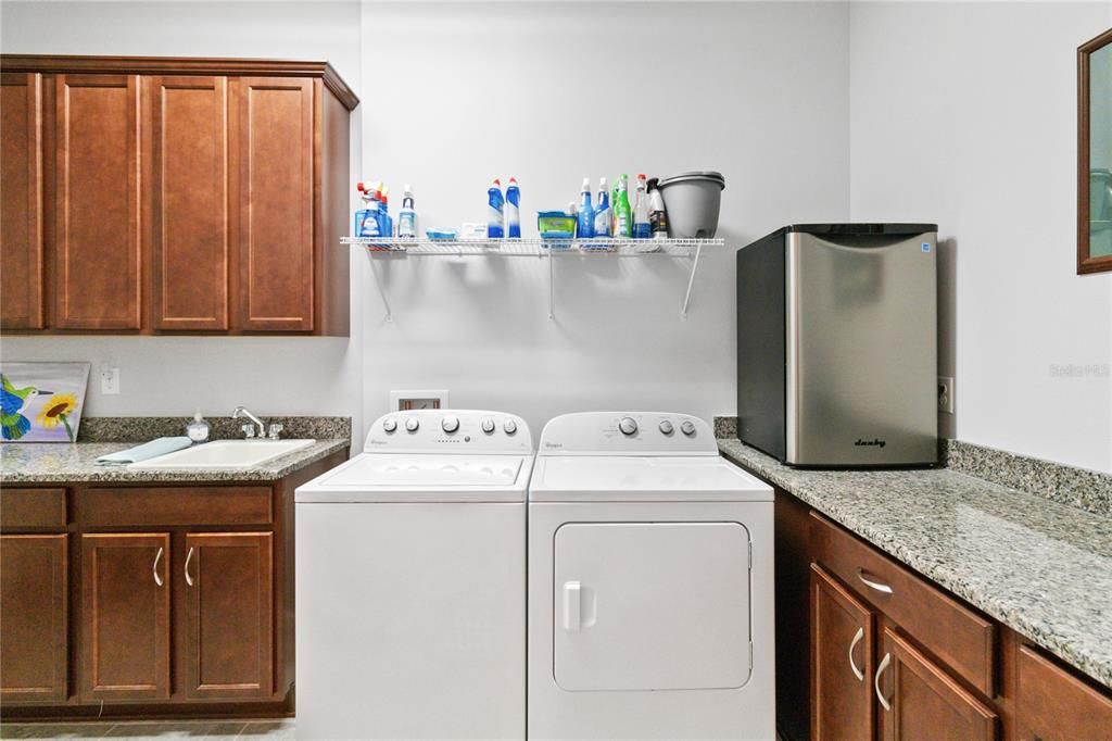 For Sale: $300,000 (2 beds, 2 baths, 1351 Square Feet)