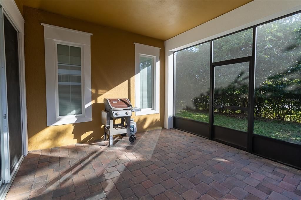 For Sale: $300,000 (2 beds, 2 baths, 1351 Square Feet)