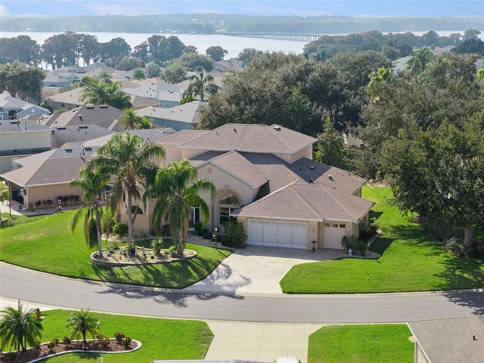 En Venta: $460,000 (4 camas, 2 baños, 3136 Pies cuadrados)