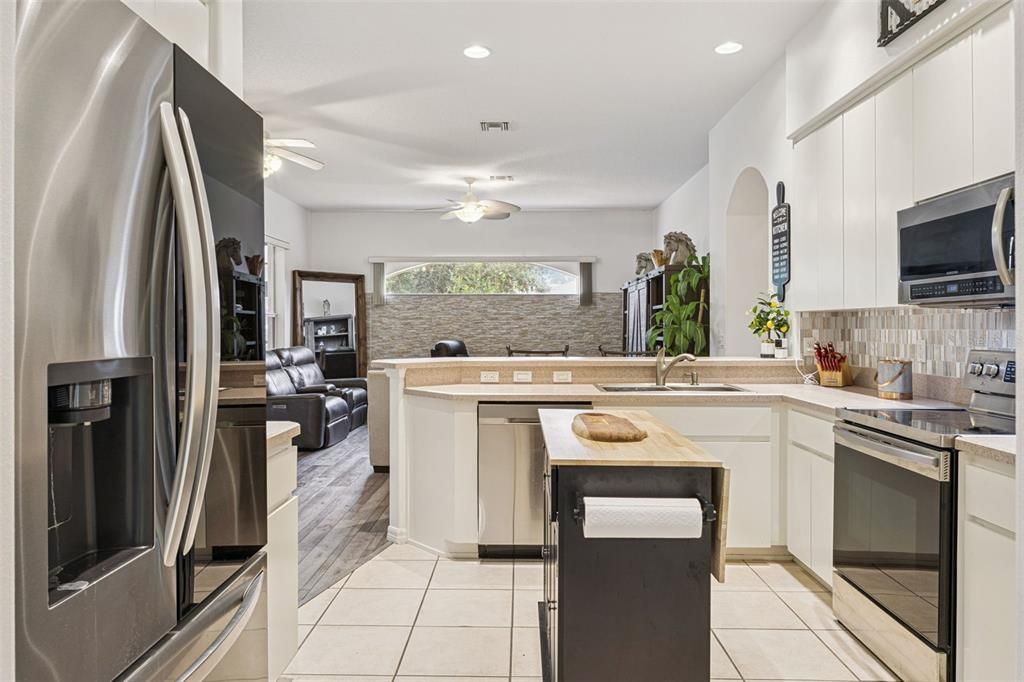 En Venta: $460,000 (4 camas, 2 baños, 3136 Pies cuadrados)