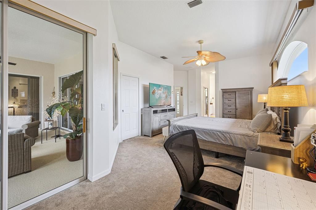 En Venta: $460,000 (4 camas, 2 baños, 3136 Pies cuadrados)