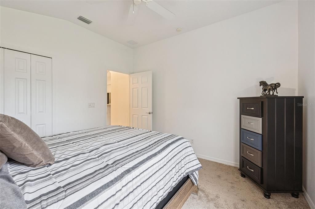 En Venta: $460,000 (4 camas, 2 baños, 3136 Pies cuadrados)