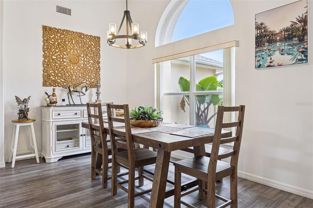 En Venta: $460,000 (4 camas, 2 baños, 3136 Pies cuadrados)