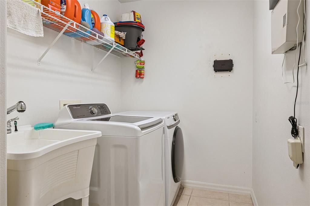 En Venta: $460,000 (4 camas, 2 baños, 3136 Pies cuadrados)