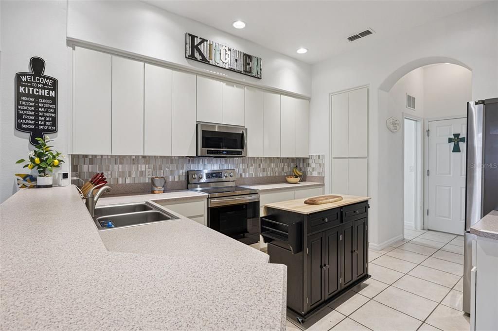 En Venta: $460,000 (4 camas, 2 baños, 3136 Pies cuadrados)