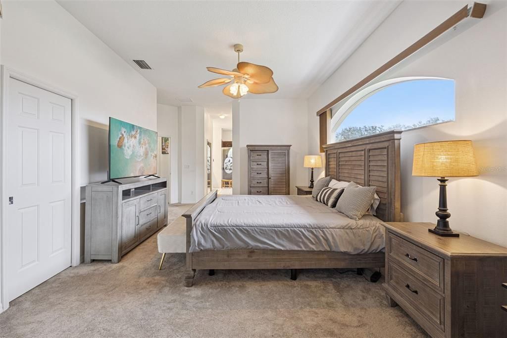 En Venta: $460,000 (4 camas, 2 baños, 3136 Pies cuadrados)