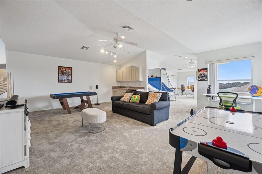 En Venta: $460,000 (4 camas, 2 baños, 3136 Pies cuadrados)