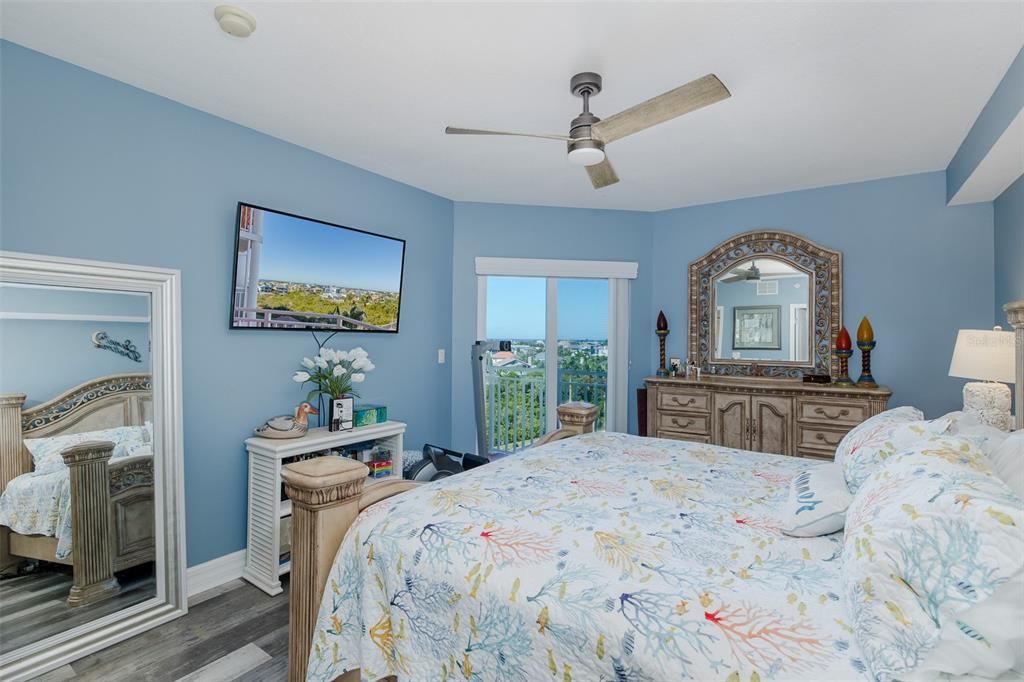 En Venta: $345,000 (3 camas, 2 baños, 1525 Pies cuadrados)